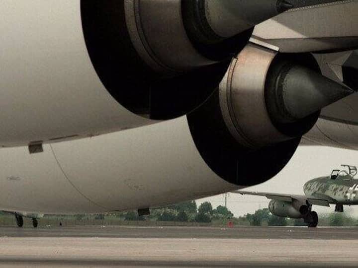 Der Airforce-Pilot Frank Whittle ließ sich 1930 mit nur 24 Jahren ein neuartiges Flugzeug patentieren: den Düsenjet. Das Design war so neu, dass ihm weder das Militär noch kommerzielle Hersteller Geld für die Weiterentwicklung geben wollten. Erst 1941 gab es den ersten Testflug auf einem Flugfeld der Royal Airforce.