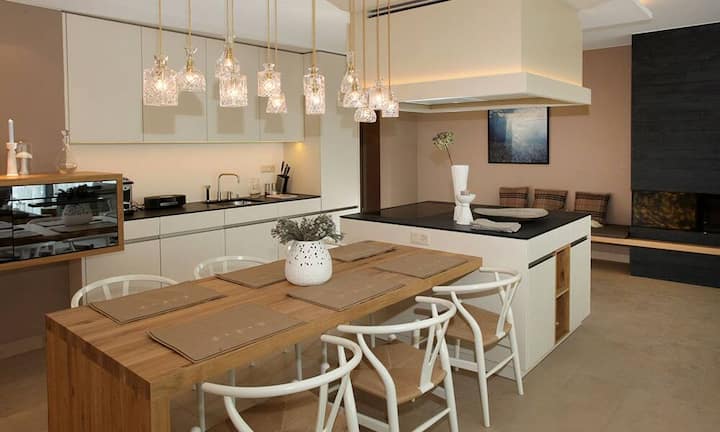 Holz, Naturstein, Geweihe - aber auf moderne, klare Weise übersetzt. Das ist das Interieur des Intercontinental Davos.