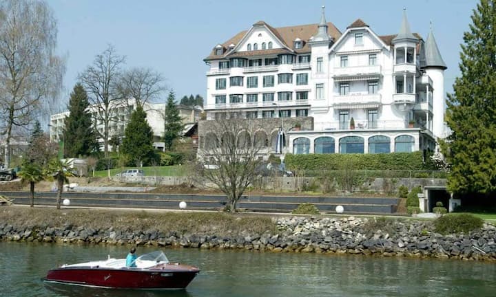 Kategorie «Energiequellen in der Nähe – Wellbeing zu jeder Jahreszeit»Auch unter die besten drei in dieser Kategorie des Spa-Ranking hat es das Park Weggis in Weggis, Luzern geschafft. Das Haus am Vierwaldstättersee bietet unter anderem Himalaja-Massagen durch tibetische Therapeuten an.