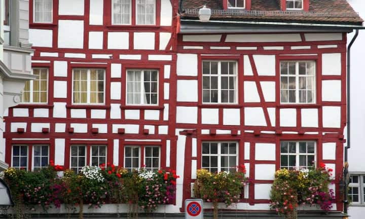 Platz 8: St. Gallen Beim Indikator Besonderheiten verbesserte sich St.Gallen in der Rangliste gegenüber dem Vorjahr. In puncto Gesundheit und Sicherheit liess sie unter anderem nach (Vorjahr Platz 8).
Bild: Flickr/CC/Nelson Minar