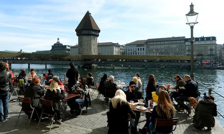 Platz 3: Luzern
Auf dem untersten Treppchen - Rang drei - steht Luzern. Hier kostet das Zimmer durchschnittlich 179.79 Franken. Letztes Jahr stand Luzern noch eine Stufe höher auf Platz zwei.