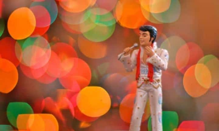 Rund um den Globus sind Merchandise-Artikel zu kaufen. Da gibt es für jeden grossen Elvis-Fan etwas. So zum Beispiel eine Puppe des Kings. Keystone