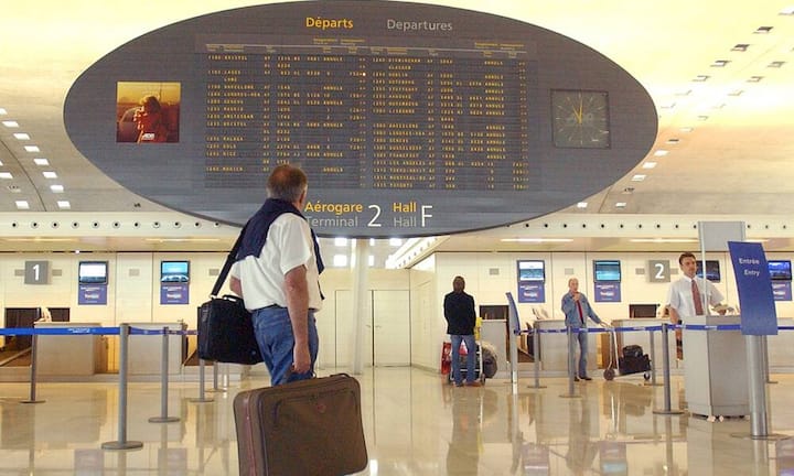 Auf Platz zwei der grössten untersuchten Airports liegt Paris Charles-de-Gaulle: Zwölf Minuten müssen Fluggäste an diesem Mega-Airport mit
62 Millionen Gästen jährlich einplanen.Keystone