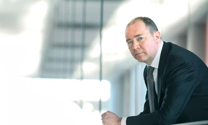 Rang 45: Ralph Dommermuth (Deutschland)1998 war Ralph Dommermuth einer der beiden Mitbegründer des deutschen Internet-Providers United Internet AG. Noch heute besitzt Dommermuth das grösste Aktienpaket am Unternehmen und ist deshalb 4,3 Milliarden Dollar schwer.PR