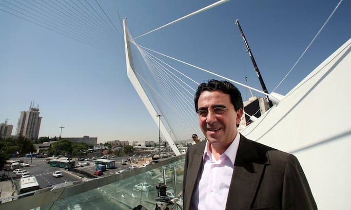 Auch neu dabei ist Architekt und Bildhauer Santiago Calatrava (Bild). Der gebürtige Spanier hat an der ETH in Zürich promoviert und spektakuläre Bauten in Schweizer Städten entworfen, darunter etwa den Bahnhof Stadelhofen. Das Vermögen des eingebürgerten Schweizers beläuft sich auf 100 bis 150 Millionen Franken. Ebenso viel besitzen die Schwestern Alessandra und Allegra Gucci. Die Urenkelinnen des Modehausgründers Guccio Gucci leben neu in St. Moritz.Keystone
