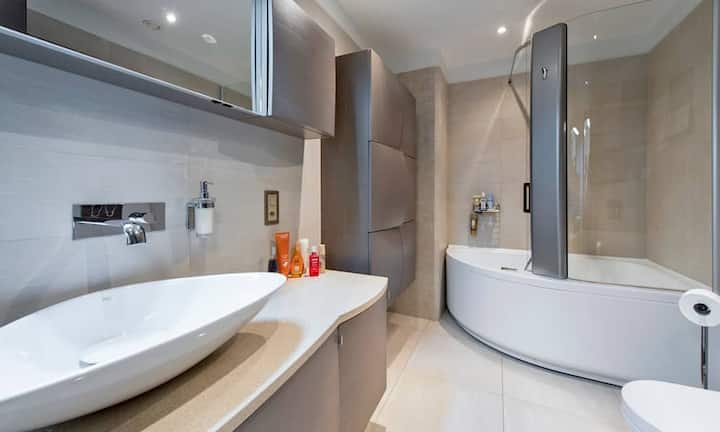 Eines von vier Badezimmern.