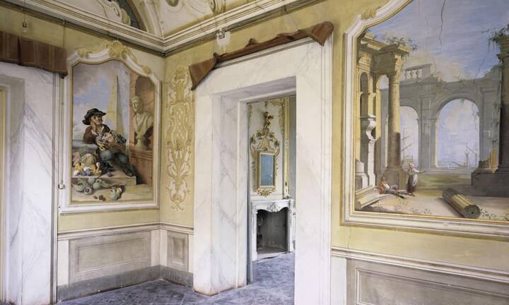 ... mehrere tausend Touristen an. Der Park und die Villa sind der berühmten hölzernen Marionette gewidmet.