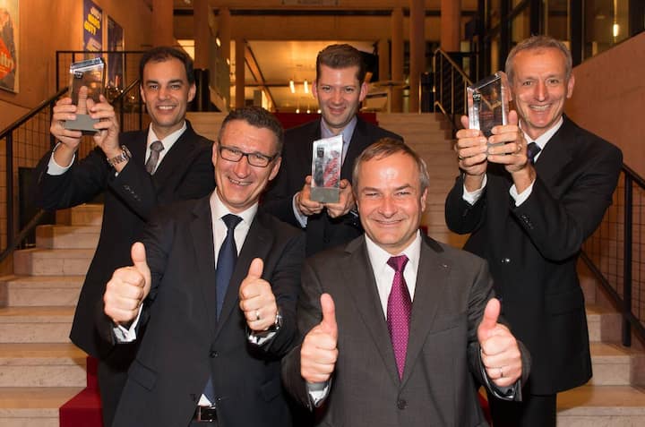 Hinten: die drei CFOs of the Year 2013: Kategorie SPI: Daniel Schmucki, Flughafen Zürich; Kategorie SMI: Dominik de Daniel, adecco; Kategorie CFO Forum: Roger Willi, Kistler Group. Vorne: Rudolf Huber, CFO Forum Schweiz - CFOs Präsident; Christoph Lengwiler, Jurypräsident