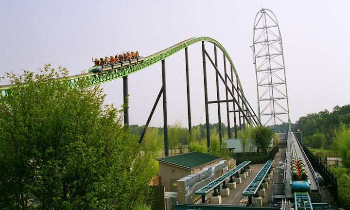 Ebenfalls aus der Intamin-Schmiede stammt die «Kingda Ka» im Six Flags Park New Jersey. Mit über 200 km/h war sie lange Zeit die schnellste Achterbahn der Welt. Mit ihrer Gipfelhöhe von 139 Metern ist sie bis heute die höchste.