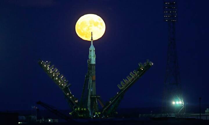 Bis dann bleiben die schönen Bilder des Supermonds vom November 2016, wie hier vom Weltraumflughafen in Baikonur, Kasachstan.