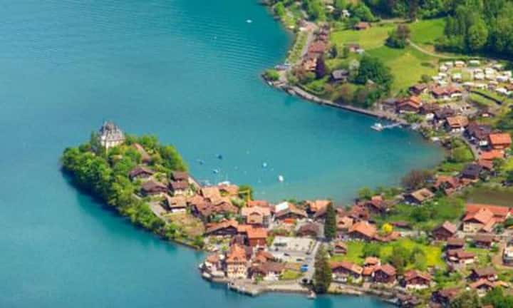 Iseltwald am Brienzersee: In der Berner Seegemeinde erhältman viel Sonne und Ruhe für wenig Geld. Ein Ausländermoratorium drückt aber auf den Wert des Bodens. Preis pro Quadratmeter: 8100 Franken.