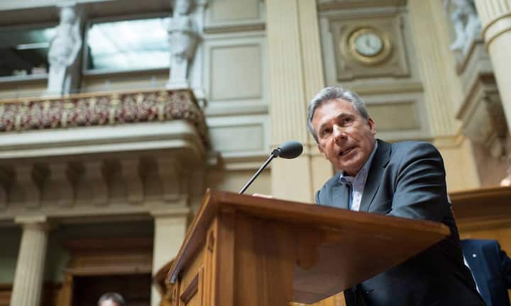 Bei der Umsetzung der Zuwanderungsinitiative legte sich Cassis mit SVP-Fraktionschef Adrian Amstutz an.