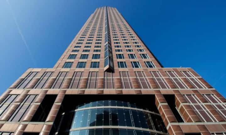 Der Frankfurter Messeturm liegt auf Rang 9. Das 1990 eingeweihte Gebäude misst 256.6 Meter.