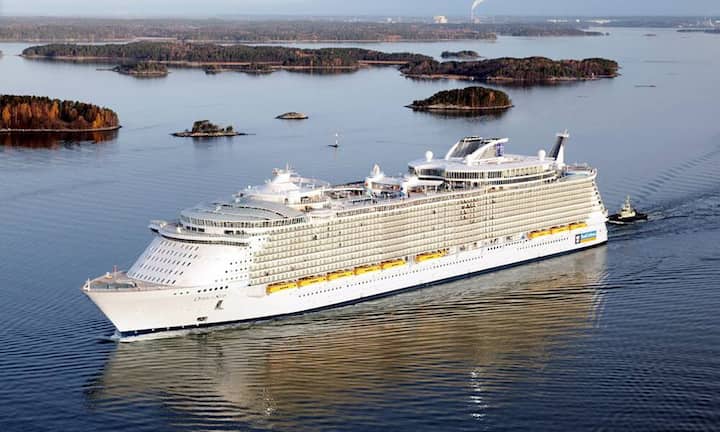 Platz 2: Oasis of the Seas. Die Oasis of the Seas umfasst eine Bruttoraumzahl von 225'282 Tonnen. Auf 26 Decks hat der Gigaliner für bis zu 5'400 Passagiere Platz. Insgesamt ist das Schiff 362 Meter lang. Und: Auf der Oasis befindet sich sogar ein Park mit mehr als 12'000 echten Bäumen und Pflanzen.Keystone