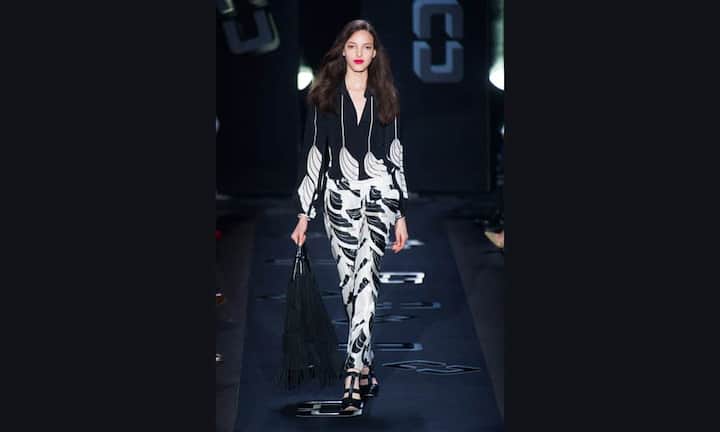 Diane von Fürstenberg: Hose und Hemd, auf Anfrage.