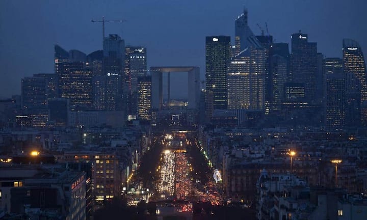 Rang 8: Paris
Die Lichterstadt Paris kommt den Geschäftsreisenden mit 502 Dollar pro Tag zu stehen. Kein Wunder bei all den Verlockungen der Seine-Metropole. Bloomberg