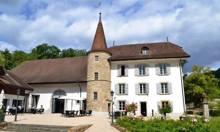 Die Geschichte des Schlosses Salvaux am Murtensee kann bis ins 13. Jahrhundert zurückverfolgt werden.