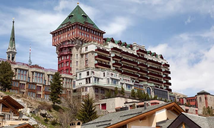 Die Buchungsseite Hotels.com stellte die Rangliste der bei ihr meistbesuchten Schweizer Destinationen zusammen. Dabei liegt auf Platz 15: St. Moritz (letztes Jahr Platz 16).