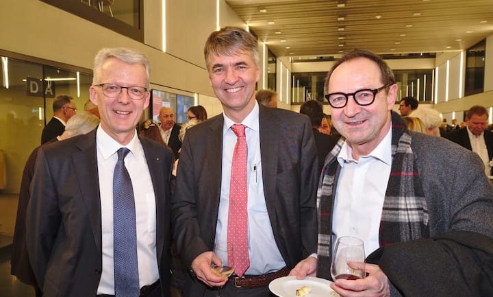 Ueli Winzenried, Vorsitzender der Geschäftsleitung, Gebäudeversicherung Bern; Alec von Graffenried, Stadtpräsident, Bern; Werner Nuber, Präsident des Stiftungsrates, Museum für Kommunikation Bern