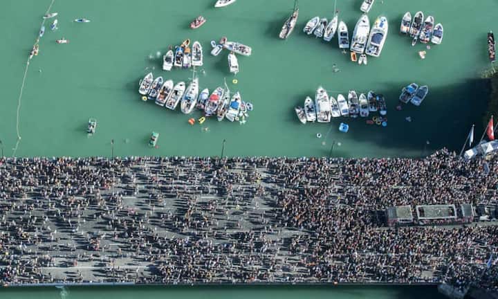 Auf der Route ist kaum Platz für die vielen Leute, da bietet sich...