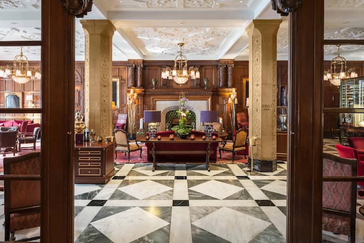 Platz 4 (Vorjahr: 2): Hotel Vier Jahreszeiten, Hamburg