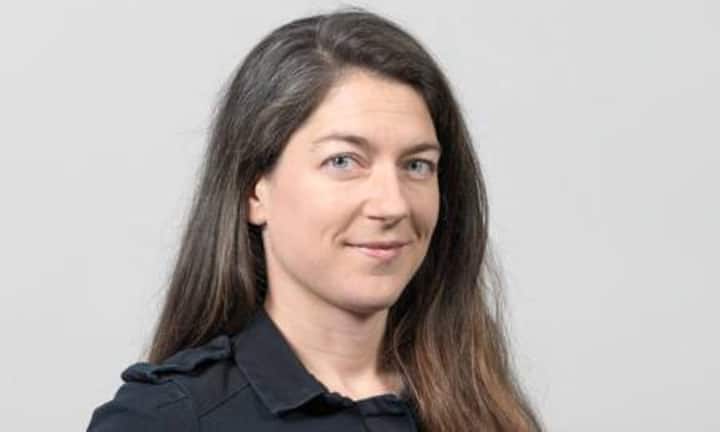 Regula Fecker, 34, Mitinhaberin, Leiterin Strategie, Rod, Zürich: In die Werbung eingestiegen ist sie als 20-Jährige im Jahr 1998. Dazugelernt
hat sie am SAWI und an der Miami Ad School. Sie arbeitete für renommierte Agenturen wie TBWA in New
York und Berlin und Jung vonMatt - 2007 gründete sie zusammen mit zwei
Kompagnons die Agentur Rod. Bereits
ein Jahr später wurde Rod zur «Newcomer-
Agentur des Jahres» erkoren und Regula
Fecker selbst 2010 zur «Werberin des
Jahres». (Bild: Keystone)