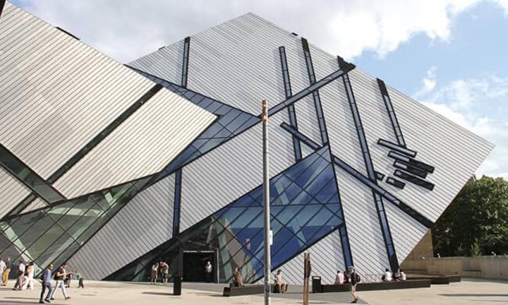 Es gibt einiges, was man sich in Toronto ansehen muss, etwa das Royal Ontario Museum von Architekt Daniel Libeskind.