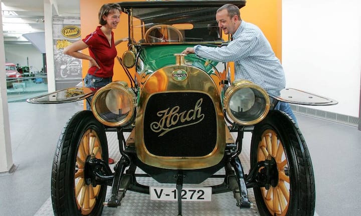 Das Horch Museum in Zwickau, Sachsen. Auf rund 2'500 Quadratmetern Ausstellungsfläche ist die mehr als 100 jährige Geschichte des Automobilbaus von Audi dokumentiert.