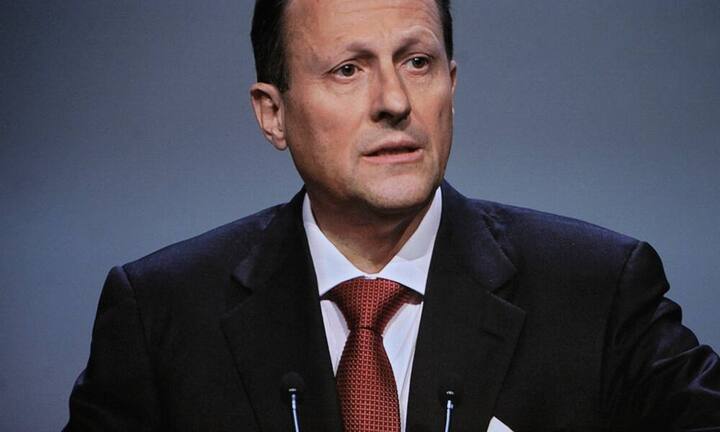 Daniel Vasella: Als Entschädigung für seine Tätigkeit als Verwaltungsratspräsident, erhielt er insgesamt 2,98 Millionen Franken. Nach seinem Rücktritt unterstützte er weiterhin die Geschäftsleitung und wurde dabei mit zusätzlichen 5,1 Millionen Franken mehr als fürstlich entlöhnt.