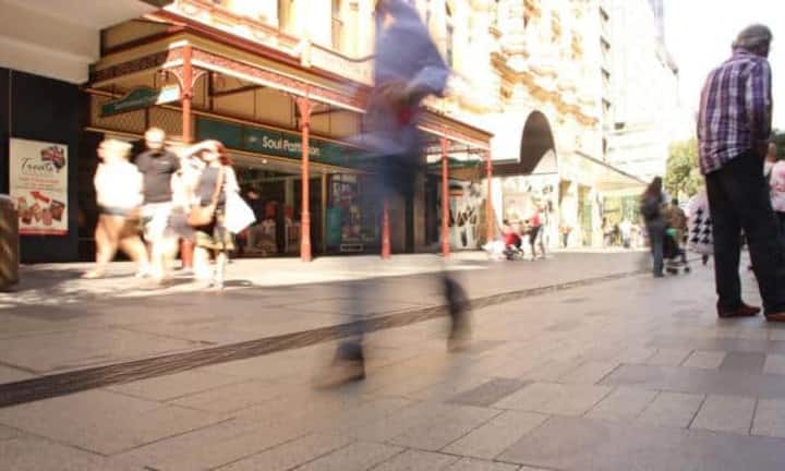 Platz 6  Auch am anderen Ende der Welt kann es teuer werden: Die Pitt Street Mall in Sydney schafft es auf Platz sechs des Rankings. Dort zahlen Ladeninhaber einen Quadratmeterpreis von 677 Franken montalich. 
CC/flickr/Tim Beech