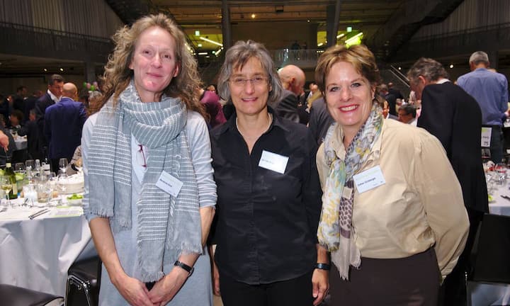 Marianne Zünd, Leiterin Medien & Politik, Bundesamt für Energie;
Brigitte Buchmann, Departementsleiterin Mobilität, Energie und Umwelt, Empa;
Esther Girsberger, Inhaberin, Speakers.ch