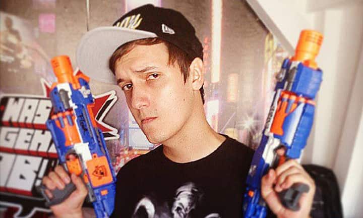 Abonnenten: 2.7 MillionenLeFloid/Deutschland/News (darf Angela Merkel interviewen)Einnahmen: 34’800 – 556’000 Dollarhttps://www.youtube.com/user/LeFloid