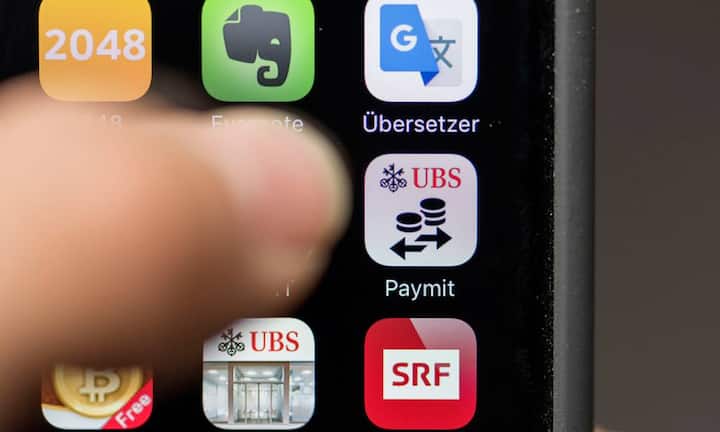 Rang 6: UBS (3,9 Milliarden Franken)Nach Jahren des Niedergangs hat sich die Marke UBS etwas aufgefangen. Letztes Jahr wurden ihr neben der Auszeichnung «Best Bank in Switzerland» weitere Preise in verschiedenen Sparten verliehen. Im Bereich Digitalisierung, zum Beispiel durch die neue Kundenplattform UBS Neo, konnte sie ihre Kunden überzeugen. Auch die Mobile App Paymit hilft, die UBS als fortschrittlich und kundenorientiert zu positionieren.