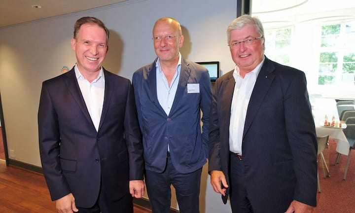 Roman Geiser, CEO und Mehrheitspartner, Farner;
Roger de Weck, Generaldirektor SRG SSR;
Christian König, Verwaltungsratspräsident, Farner (v.l.n.r.)Bilder: Markus Senn
