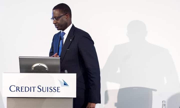 Rang 9: Credit Suisse (3,2 Milliarden Franken)Seit seinem Amtsantritt im Juli letzten Jahres hat Credit-Suisse-CEO Tidjane Thiam mit vielen Problemen zu kämpfen – unter anderem mit hohen Verlusten 2015. Sein Vorhaben, das riskante Investment Banking zu reduzieren, ist bislang kaum gelungen. Bis 2018 sind weitere strategische Änderungen und Restrukturierungen vorgesehen, insbesondere die Aufspaltung des Geschäfts in vier separate Einheiten.