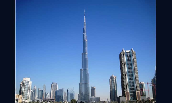 Dubai: In den Vereinigten Emiraten liegt das Burj Khalifa. Horrende 828 Meter Meter hoch ragt das Gebäude in den Himmel und ist seit dem Bau im Jahre 2010 das höchste auf der Welt. Aber nicht mehr lange, denn... (Bild: Michael Merola)