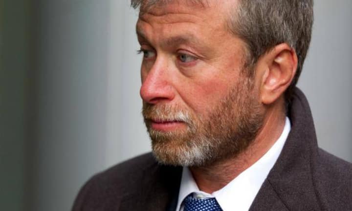 Noch schlechter hat es Roman Abramowitsch erwischt: Obschon ihn das deutsche Magazin «Stern» einst als «wichtigsten Oligarchen im System Putin» und als «Kassenwart des Kremls» bezeichnete, verlor er rund 650 Millionen Dollar.