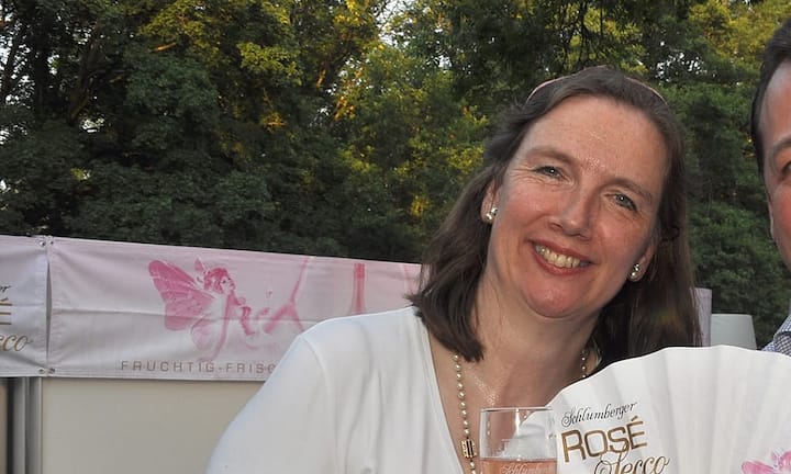 Das sind 2016 die reichsten Frauen der Schweiz:Platz 10: Hubertine Underberg RuderVermögen: 100 bis 150 Millionen FrankenDie promovierte Mikrobiologin ist Konzernchefin des Spirituosenhauses «Underberg» in fünfter Generation. In den 90er-Jahren stieg sie in die Familienholding ein, zu der unter anderem der berühmte Magenbitter Underberg gehört.Manfred Schmid/Getty Images