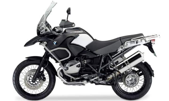 Für den Wüstenfuchs: Die Legende lebt. 1980 schuf BMW mit dem Modell R80 G/S die allererste Reise-Enduro. 1981 gewann Hubert Auriol auf ihr das Rallye Paris–Dakar. Auch das aktuelle Modell, die BMW R 1200 GS Adventure, ist der Held unzähliger Abenteuerreisen. 22 400 Franken.