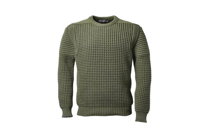 Markant: Porsche Design
Dieser grobgestrickte Pullover aus Merinowolle wirkt sehr markant. Das wird durch abgesteppte Details in Rippen-Muster am Oberarm noch weiter hervorgehoben. Auch in Schwarz erhältlich. Preis 515 Franken