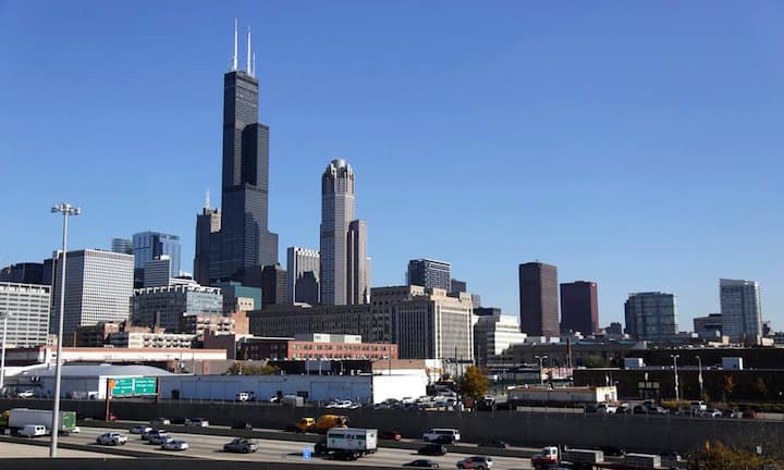 Platz 6: Willis Tower, Chicago Vom Skydeck auf 412 Metern Höhe können Besucher des Willis Towers bei guter Sicht in gleich vier US-Bundesstaaten blicken: Nach Illinois, Indiana, Michigan und Wisconsin.