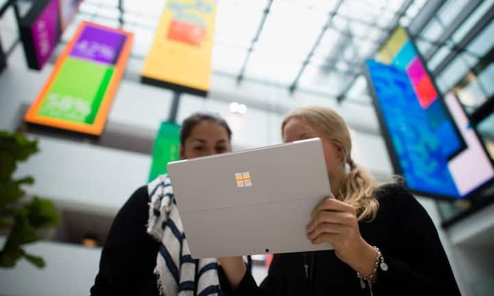 Der nächste grosse Schritt von Microsoft nennt sich «Creator’s Upgrade» – und wird kostenlos sein. Das Update macht das System fit für 3D-Gestaltung, inklusive solchen Dingen wie eine brandneue 3D-Version von Paint, Power-Point-Unterstützung von 3D-Clip-Art und die Integration der Hololens. Das Creator’s Update wird im Frühjahr 2017 verfügbar sein.