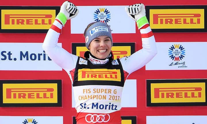 Strahlende Siegerin wird Nicole Schmidhofer. Die Österreicherin hat zuvor noch nie ein Weltcuprennen gewonnen.