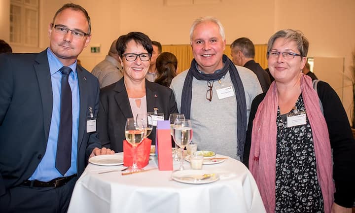 Impressionen von der Podiumsdiskussion «Rendez-vous Helvetia»v.l. Thomas Kunz, Helvetia | Monika Meer, Helvetia | Robert Baranyai, Allianz | Christine Suter, El Point Electrocom AG