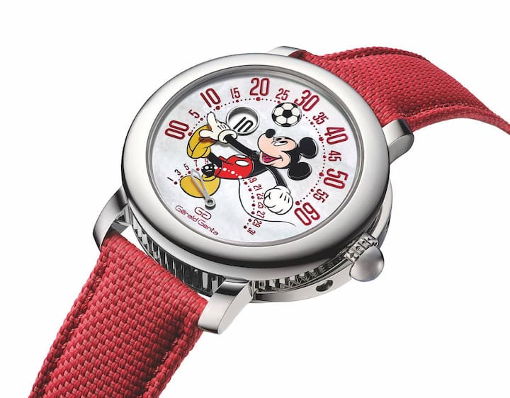 Der Arm von Mickey ist zugleich der Minutenzeiger.