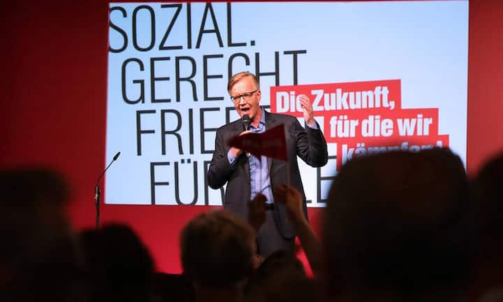 Sahra Wagenknecht und Dietmar Bartsch (Linke): Auch die Linke wollte ein zweistelliges Ergebnis und drittstärkste Kraft werden. Auch ihre Doppel-Spitze aus Wagenknecht und Bartsch konnte nicht überzeugen. Mit rund 9 Prozent verlieren die Linken auch ihre Rolle als stärkste Oppositionskraft - ausgerechnet an die verhasste AfD. Die dürfte der Linken obendrein vor allem im Osten Wähler abspenstig gemacht haben...