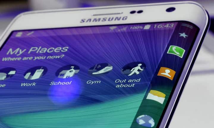 Die 3D-Brille funktioniert zusammen mit dem neuen Smartphone Galaxy-Note- Edge, das ebenfalls vorgestellt wurde – der Bildschirm läuft seitlich um den Rand des Gerätes. Wem das zu futuristisch ist, der kann auf das Galaxy-Note-4 zurückgreifen, das zugleich präsentiert wurde.