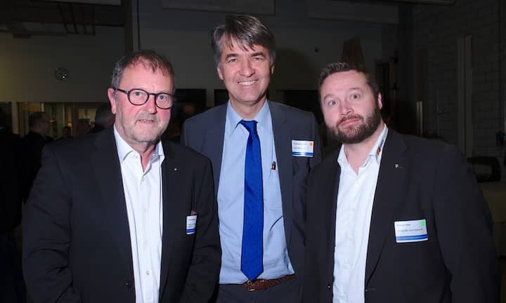 Rolf Nöthiger, VRP, ANS Architekten und Planer SIA AG;
Alex von Graffenried, Direktor Akquisition, Losinger Marazzi AG;
Thomas Haas, VR, Herzog Bau und Holzbau AG