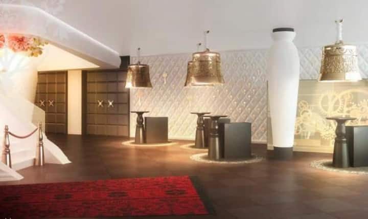 Bilder vom neuen Grand-Hotel Kameha im Opfiker Stadtteil Glattpark.
Im ganzen Hotel werden Schweizer Elemente zu finden sein – so sollen in der Lobby Leuchten hängen, die an Kuhglocken erinnern.