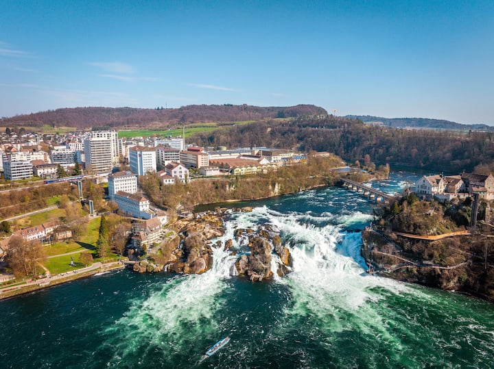 Auf dem SIG-Areal (links im Bild) entsteht das grösste Hotel der Region Schaffhausen.